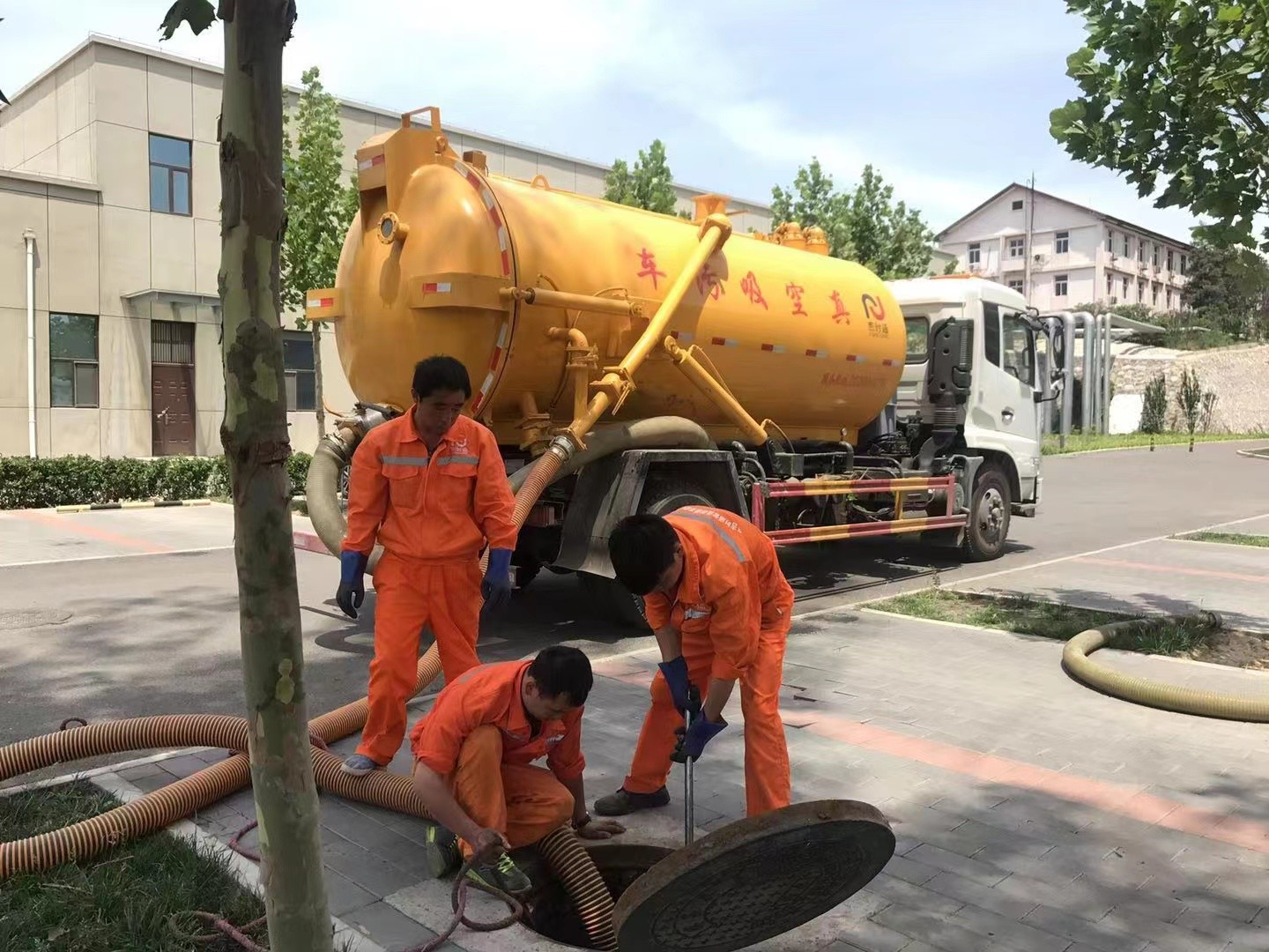恩施化粪池清理与5-8吨吸粪车施工效率分析